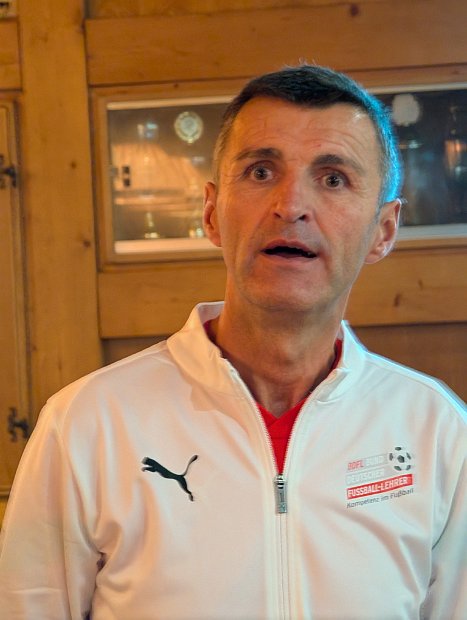 PXL_20251027_200054894.RAW-01.MP.COVER